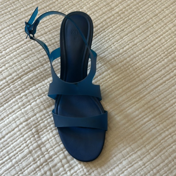 Zara blush color, plastic sandal, heel height one and a half inches size 39 - Picture 5 of 5